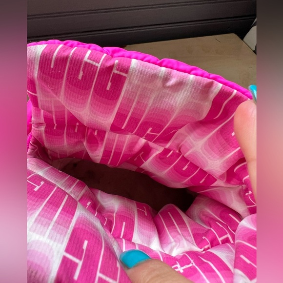 UGG girls bailey bow maxi boots size 3 US 1130756T suede, bright pink, majenta - Picture 7 of 9